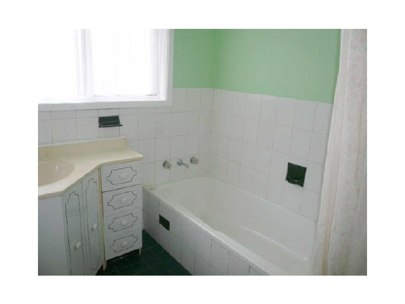 30 Halcyon Street, Wyoming NSW 2250