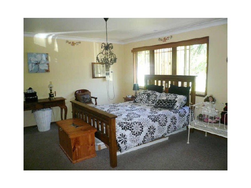 19 Collard Road, Point Clare NSW 2250