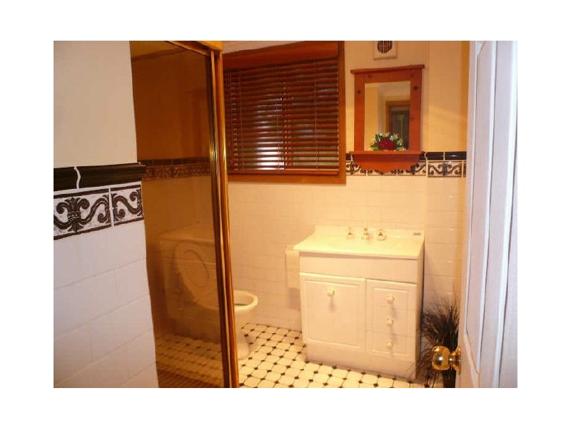 19 Collard Road, Point Clare NSW 2250