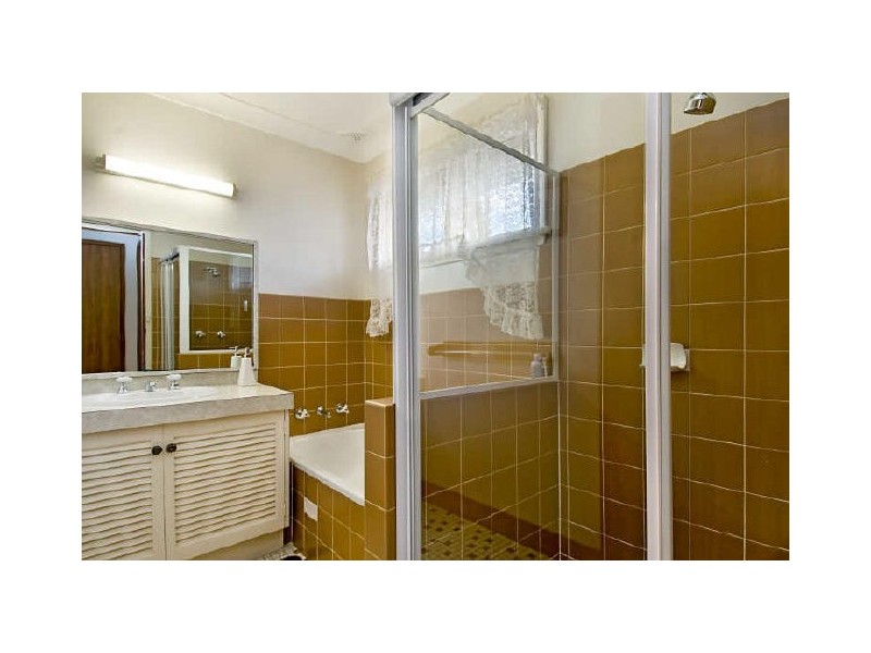 9 Bayline Drive, Point Clare NSW 2250