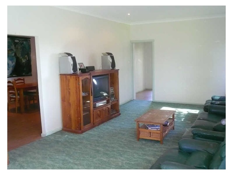 1 Matthews Parade, Point Clare NSW 2250