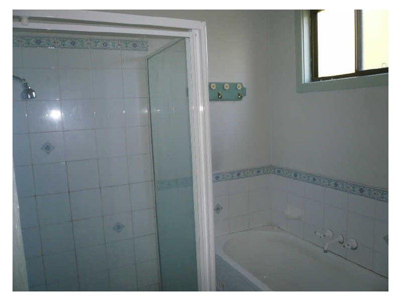 1 Matthews Parade, Point Clare NSW 2250