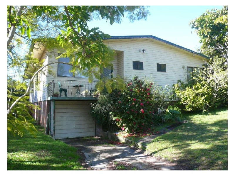 1 Matthews Parade, Point Clare NSW 2250