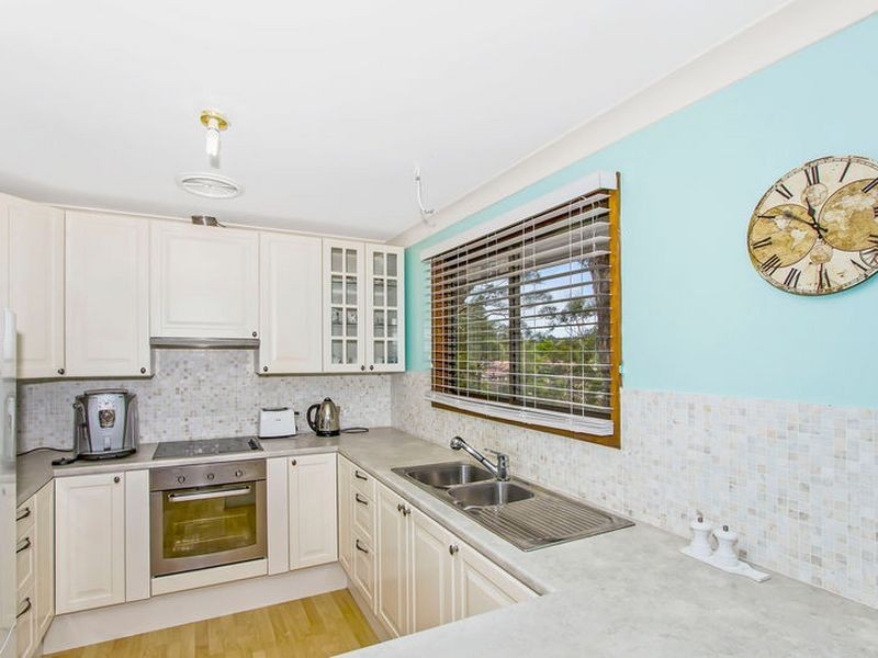 9 Coral Tree Place, Point Clare NSW 2250