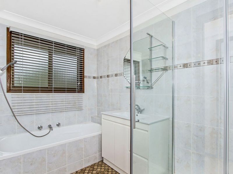 9 Coral Tree Place, Point Clare NSW 2250