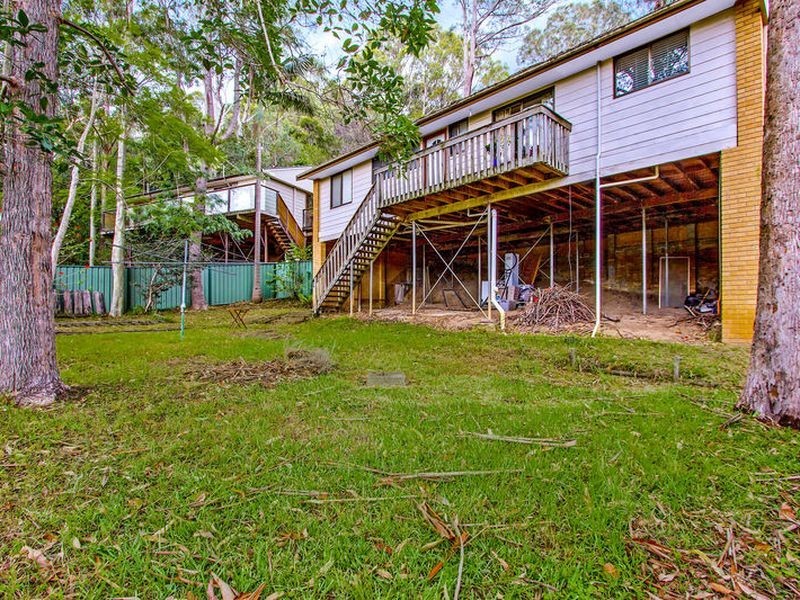 9 Coral Tree Place, Point Clare NSW 2250