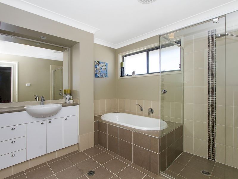 12 Talinga Avenue, Point Clare NSW 2250