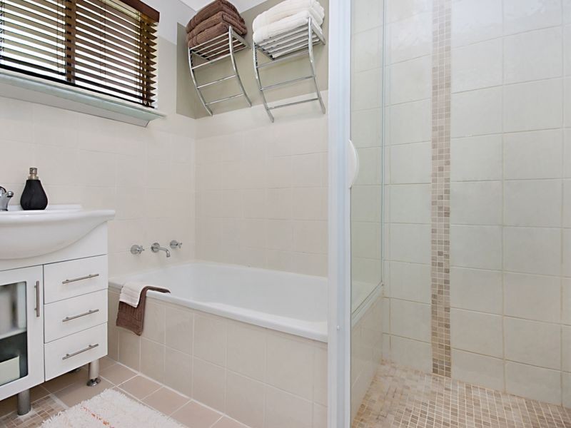 2 Northwind Avenue, Point Clare NSW 2250
