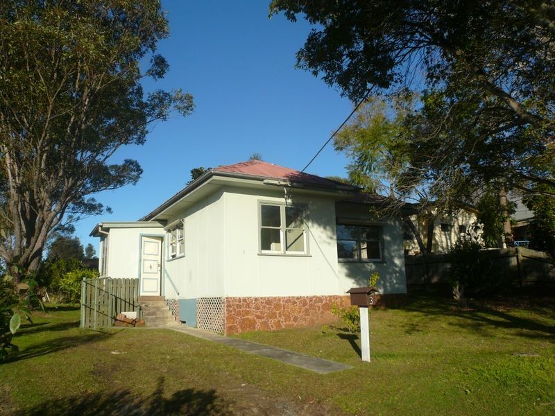 3 Matthews Pde, Point Clare NSW 2250