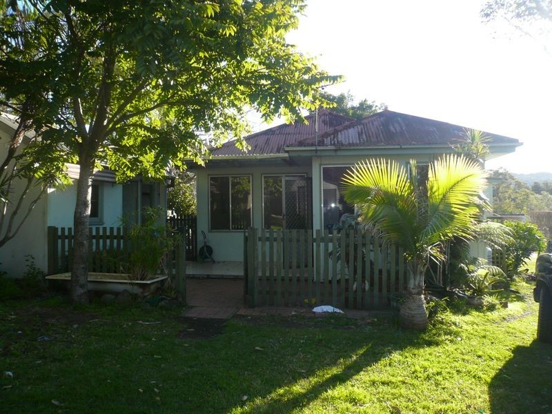 3 Matthews Pde, Point Clare NSW 2250