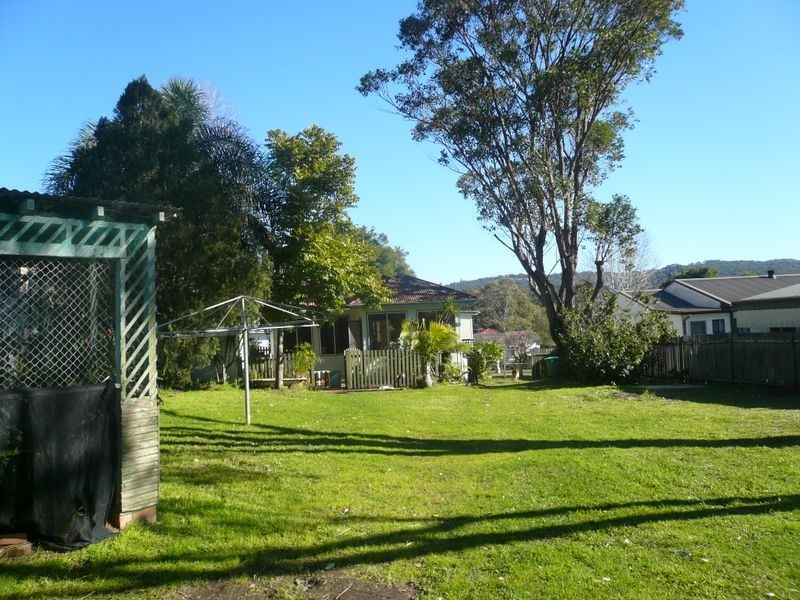 3 Matthews Pde, Point Clare NSW 2250