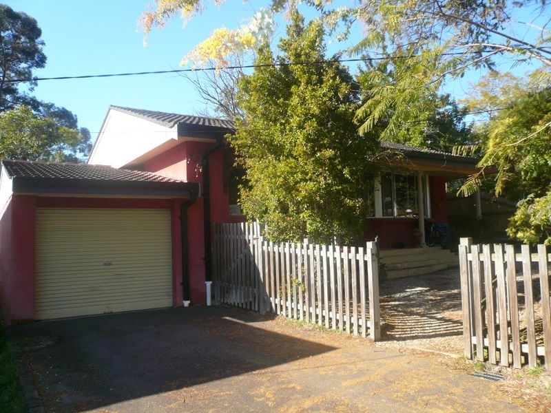 8 Sunnyside Ave, Point Clare NSW 2250