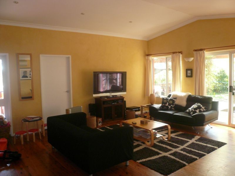 8 Sunnyside Ave, Point Clare NSW 2250