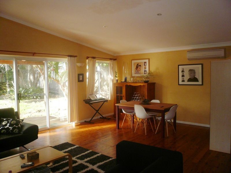 8 Sunnyside Ave, Point Clare NSW 2250