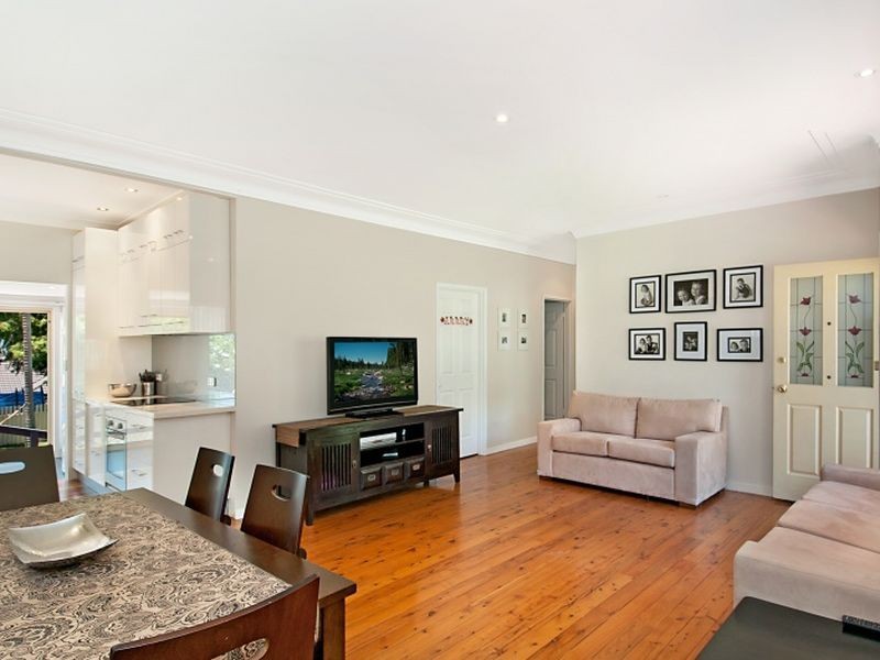 6 Nioka Avenue, Point Clare NSW 2250