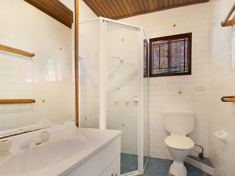 6 Nioka Avenue, Point Clare NSW 2250