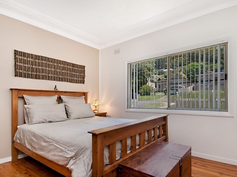 6 Nioka Avenue, Point Clare NSW 2250