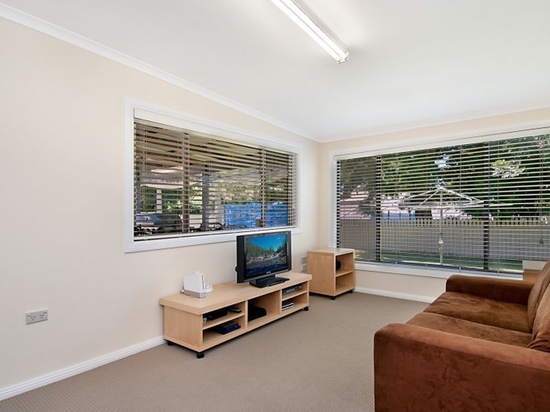 6 Nioka Avenue, Point Clare NSW 2250