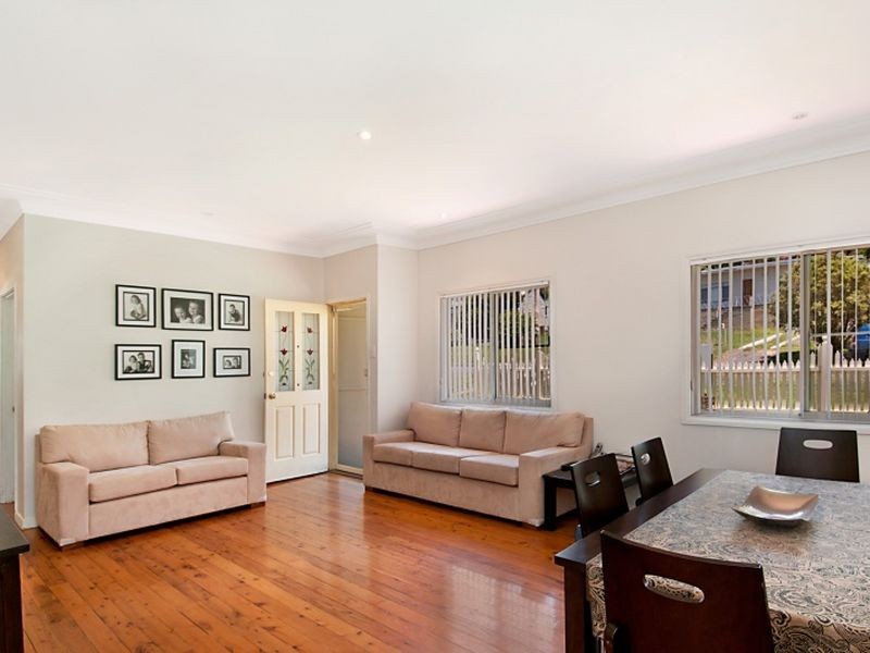 6 Nioka Avenue, Point Clare NSW 2250