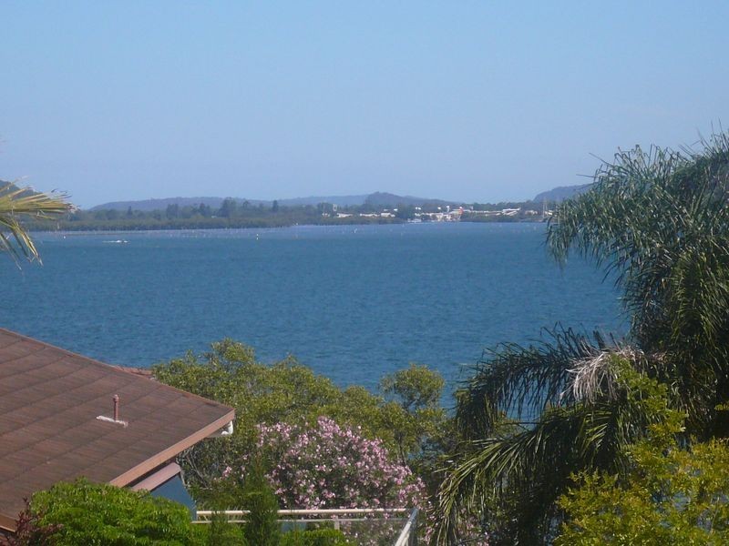 8b Noonan Point Avenue, Point Clare NSW 2250