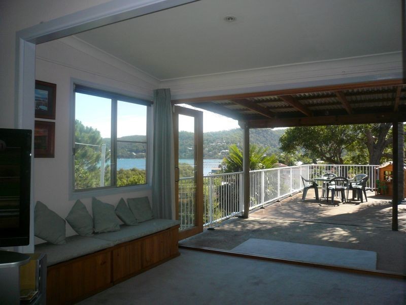 8b Noonan Point Avenue, Point Clare NSW 2250