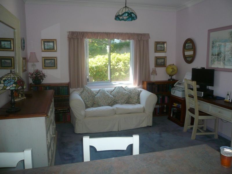 8b Noonan Point Avenue, Point Clare NSW 2250