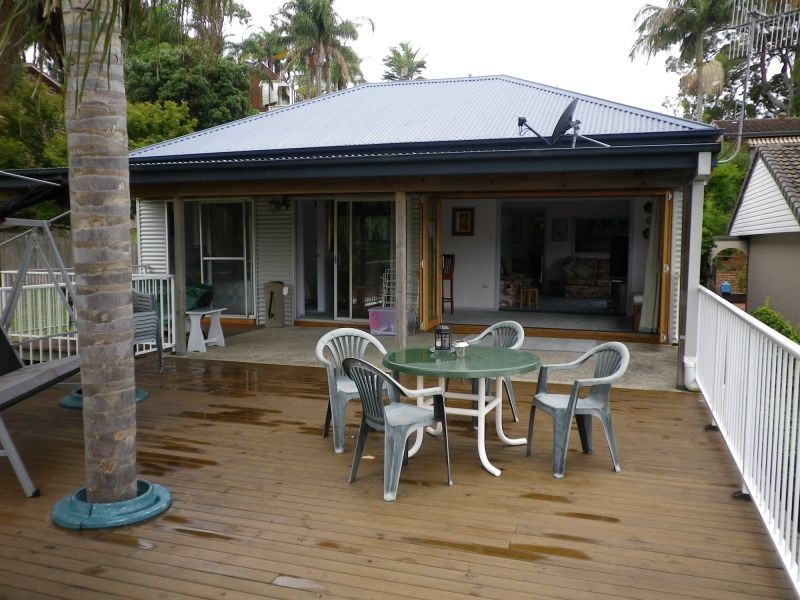 8b Noonan Point Avenue, Point Clare NSW 2250