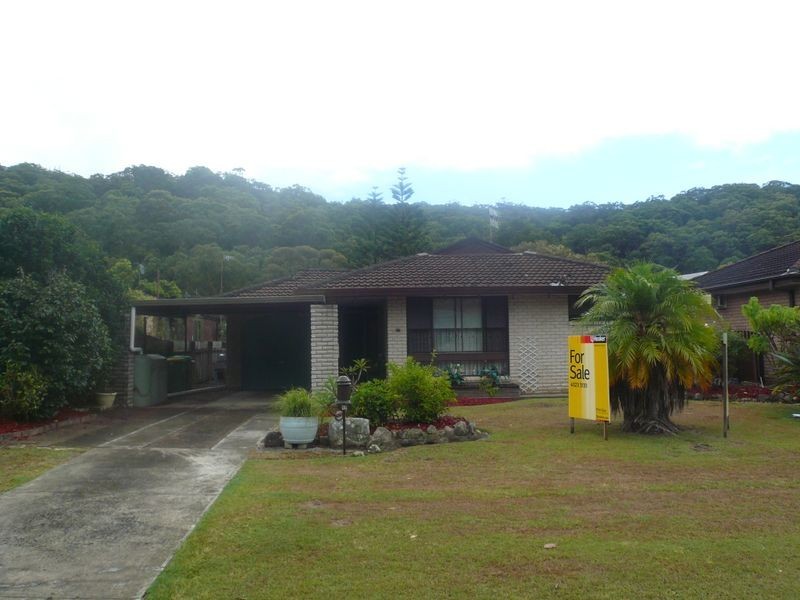 17 Blue Waters Pde, Tascott NSW 2250