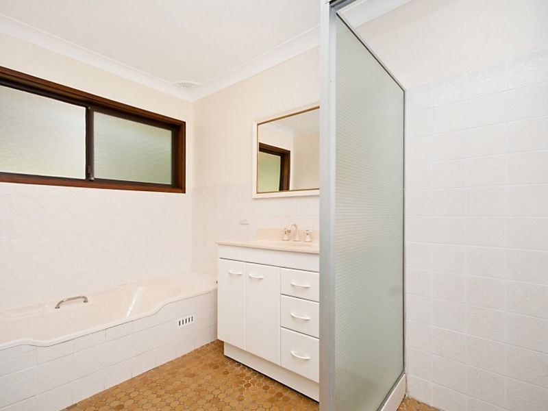 12 Sandstone Crescent, Tascott NSW 2250