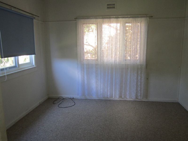 9 Broadwater Street, Point Clare NSW 2250