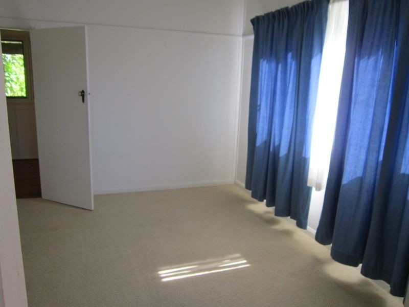 9 Broadwater Street, Point Clare NSW 2250