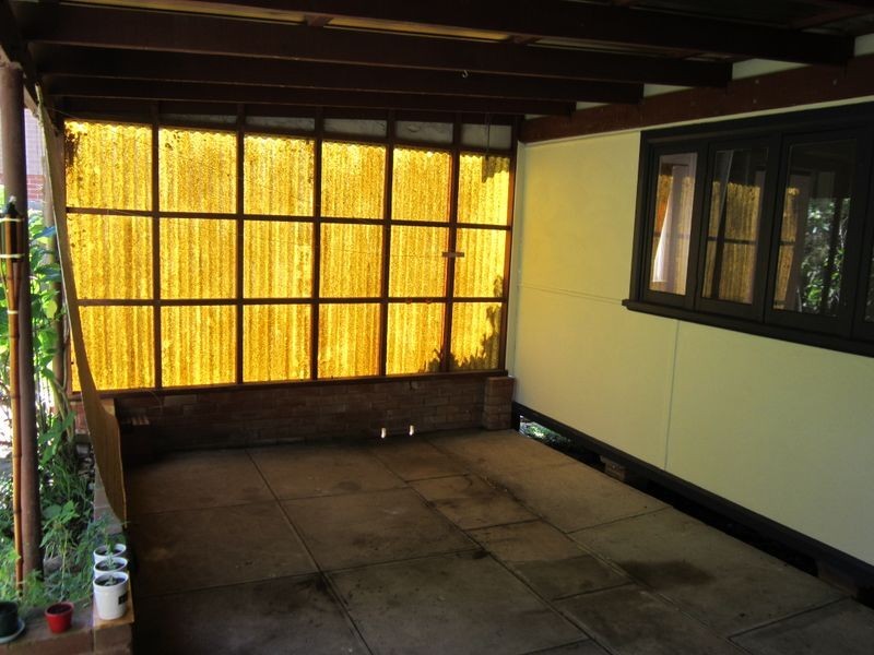 9 Broadwater Street, Point Clare NSW 2250