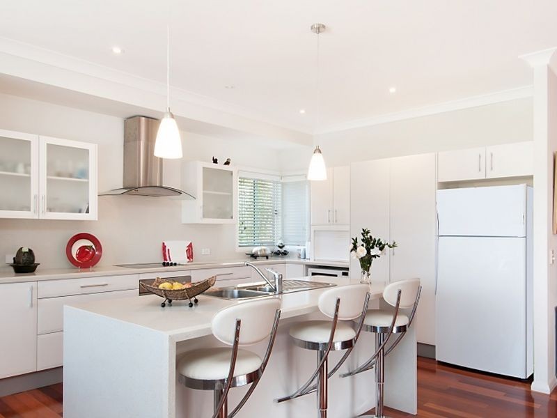 8 Nioka Avenue, Point Clare NSW 2250