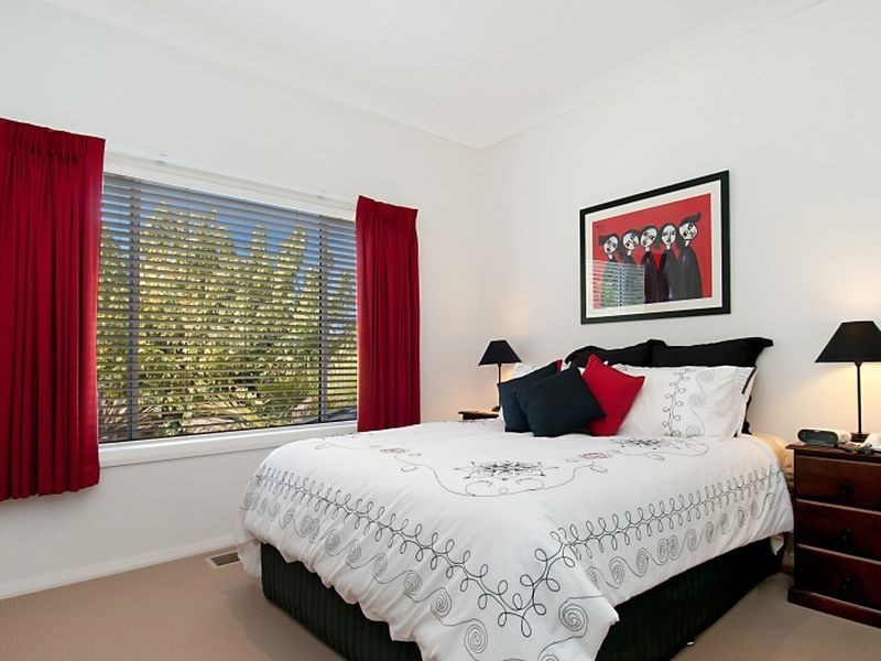 8 Nioka Avenue, Point Clare NSW 2250