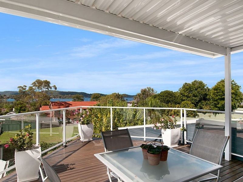 8 Nioka Avenue, Point Clare NSW 2250