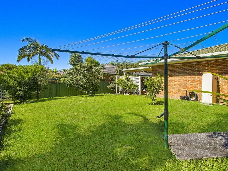 15 Manooka Road, Point Clare NSW 2250
