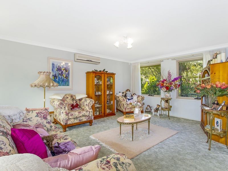 15 Manooka Road, Point Clare NSW 2250
