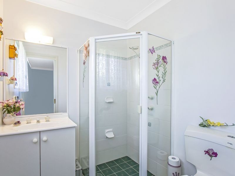 15 Manooka Road, Point Clare NSW 2250