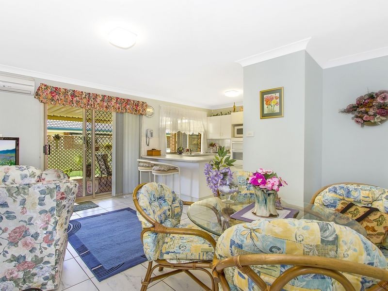 15 Manooka Road, Point Clare NSW 2250