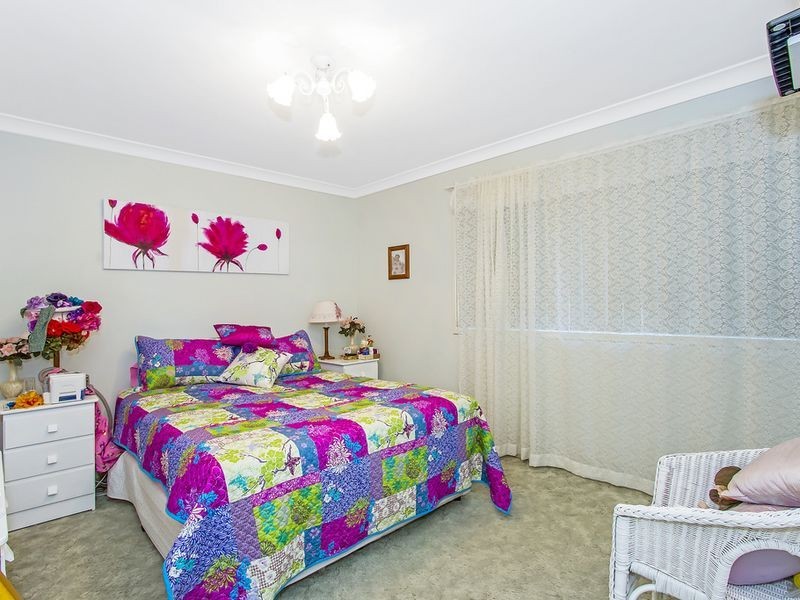 15 Manooka Road, Point Clare NSW 2250