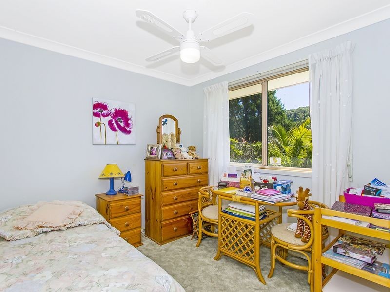 15 Manooka Road, Point Clare NSW 2250