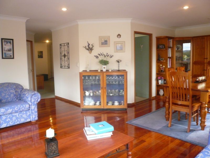 15 McKellar Close, Point Clare NSW 2250