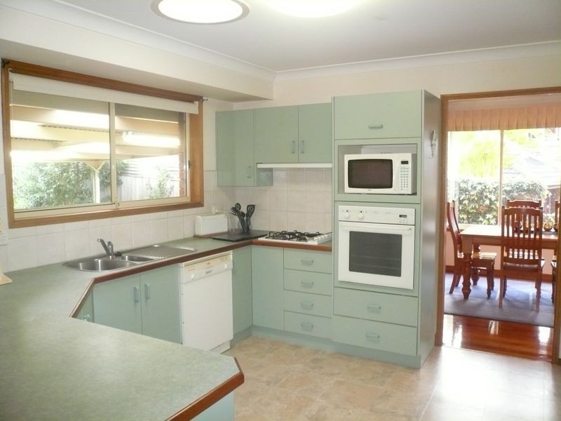 15 McKellar Close, Point Clare NSW 2250