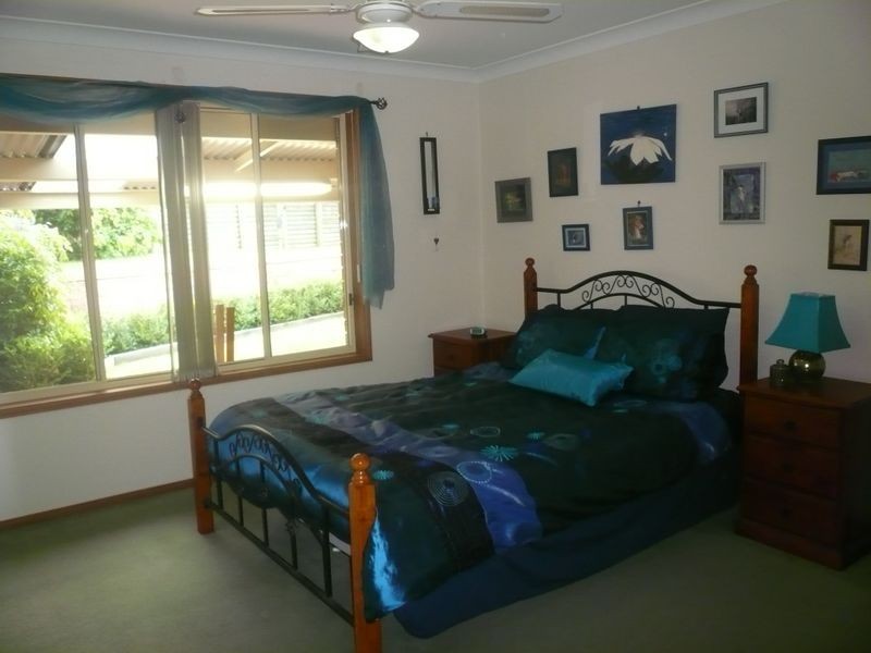 15 McKellar Close, Point Clare NSW 2250