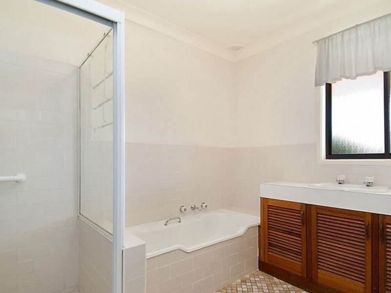 3 Kulara Avenue, West Gosford NSW 2250