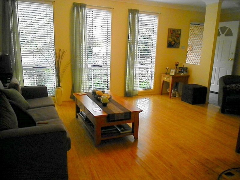 11 Manooka Road, Point Clare NSW 2250