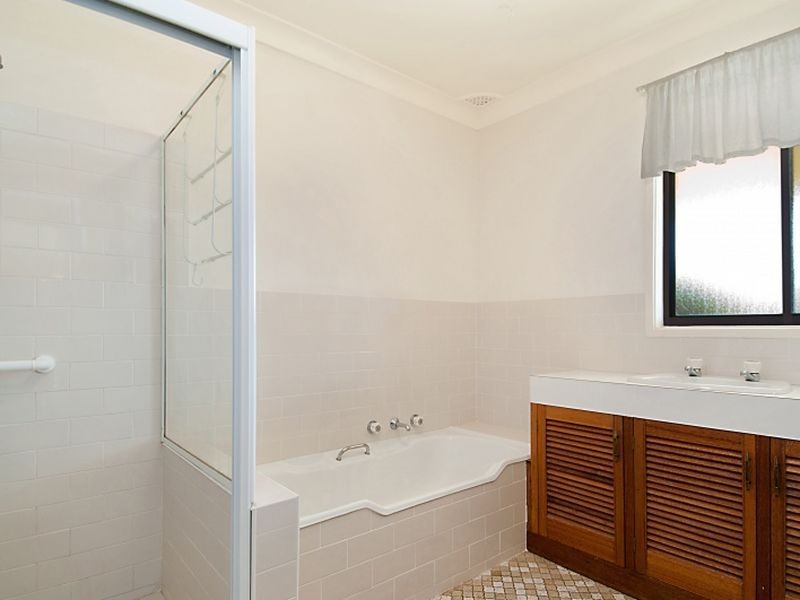 3 Kulara Avenue, West Gosford NSW 2250