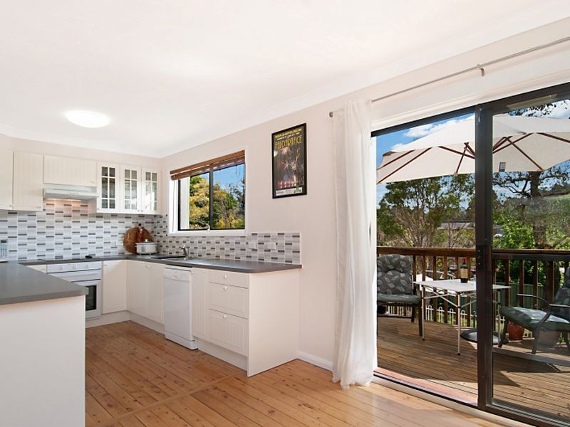 15 Welwyn Grove, Point Clare NSW 2250