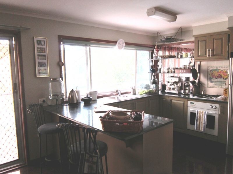 9 Shoreview Close, Point Clare NSW 2250