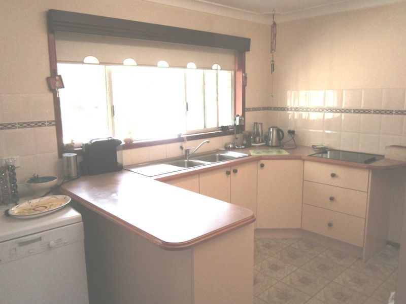 43 Tania Drive, Point Clare NSW 2250